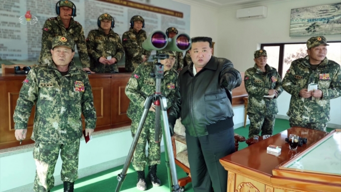 김정은 북한 국무위원장이 지난 6일 북한군 서부지구 중요작전 훈련기지를 방문해 훈련시설들을 보고 부대들의 실동훈련을 지도했다고 조선중앙TV가 7일 보도했다. (사진=조선중앙TV 캡처) / 사진=뉴시스