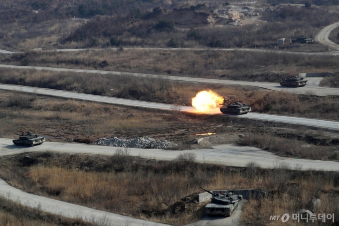 [사진]기동 사격하는 K1A2 전차