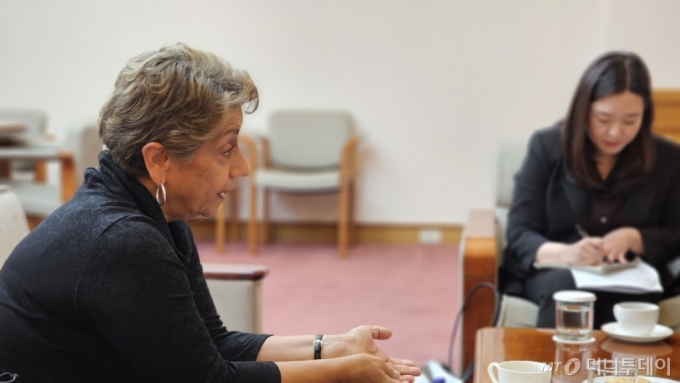 제시카 로페즈 칠레 공공사업부 장관이 15일 주한칠레대사관에서 머니투데이와 인터뷰하고 있다. /사진=주한칠레대사관 제공