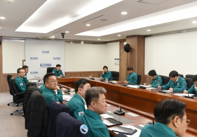 한국해양교통안전공단(KOMSA)의 해양안전 긴급점검회의에서 발언하고 있는 김준석 이사장./사진=KOMSA제공