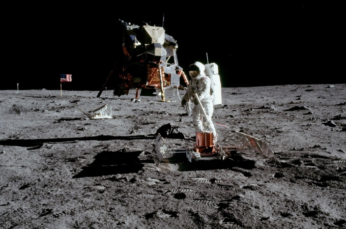  1969년 아폴로 11호는 첫 월진 지진계를 달 표면에 설치했다. /사진=NASA