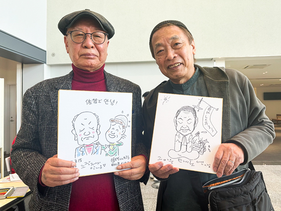 조관제 한국만화영상진흥원 이사장(왼쪽)과 카투니스트 타시로신타로(오른쪽)/사진제공=한국카툰협회