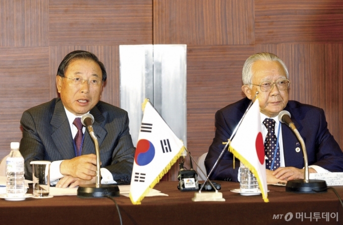 조석래 효성그룹 명예회장이 2005년 4월 한일경제인회의에서 한국 재계 대표로 기자회견을 하고 있다. /사진제공=효성