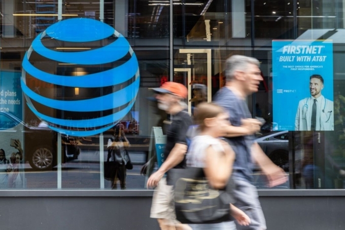 미국 대형 통신업체인 AT&T가 약 7300만명의 고객 정보를 유출 당했다. /사진=블룸버그