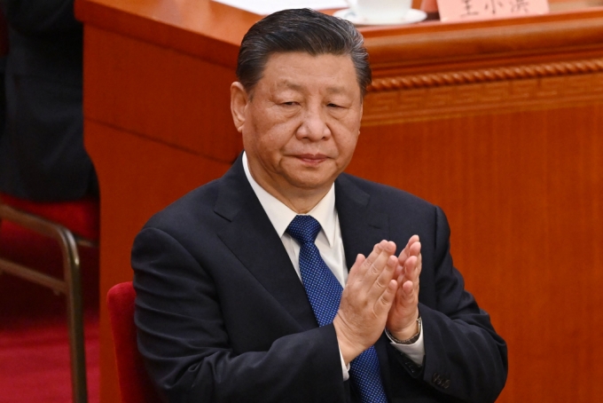 시진핑 중국 국가주석이 10일(현지시각) 베이징 인민대회당에서 열린 전국인민정치협상회의(정협) 폐막식에 참석해 박수를 치고 있다. 2024.03.11.  /AFPBBNews=뉴스1