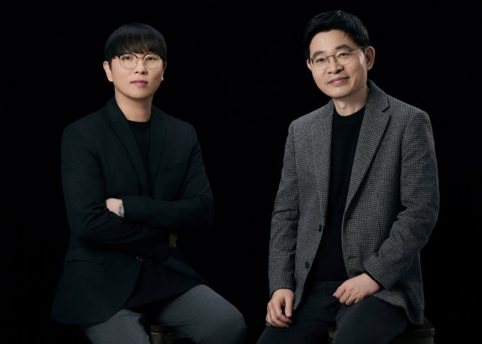장윤중(왼쪽), 권기수 카카오엔터테인먼트 공동대표