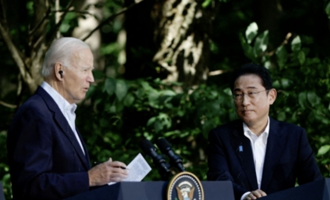조 바이든 미국 대통령과 기시다 후미오 일본 총리가 2023년 11월 미 샌프란시스코에서 정상회의를 진행한 뒤 공동 기자회견에 나서고 있다. /로이터=뉴스1