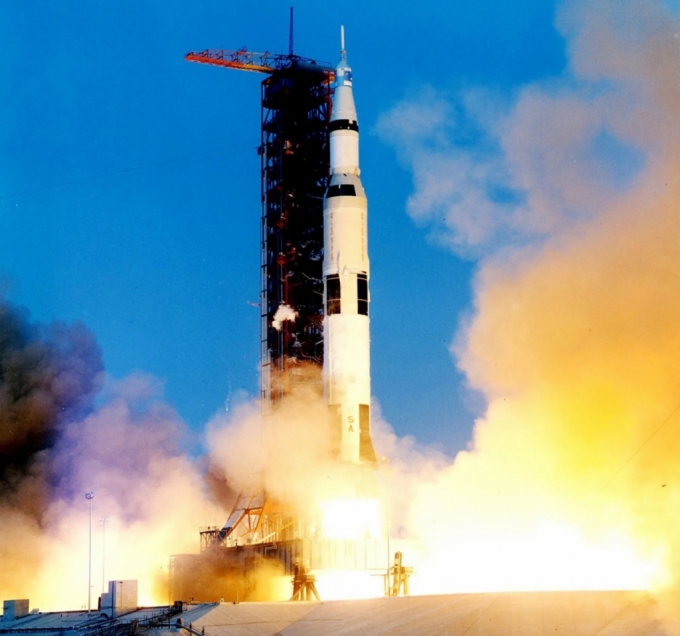 아폴로 13호가 1970년 4월 11일 오후 1시13분(미국 중부 표준시)에 미국 플로리다주의 NASA 케네디 우주센터 발사대에서 이륙했다. 우주선에는 짐 로블, 존 스위거트, 프레드 헤이즈 등 우주비행사 3명이 탑승했다. /사진=미R국 항공 우주국(NASA)