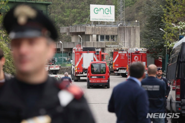 이탈리아 북부 지역의 한 수력발전소가 9일(현지시각) 폭발해 최소 4명이 사망하고, 5명이 부상을 입었다./사진=AP=뉴시스