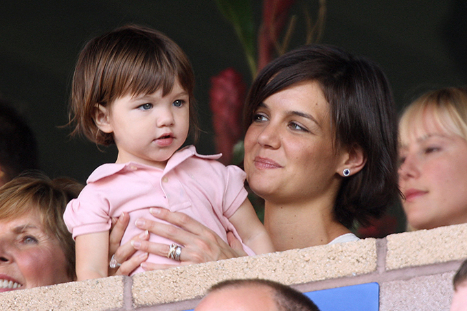 배우 케이티 홈즈와 그의 딸 수리의 2007년 7월 모습./AFPBBNews=뉴스1