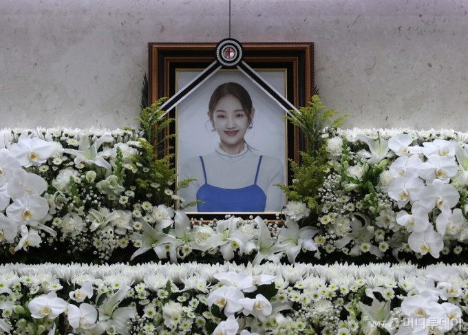 15일 서울 송파구 서울아산병원 장례식장에 마련된 가수 故 박보람의 빈소에 고인의 영정사진이 놓여 있다. /사진=머니투데이 DB