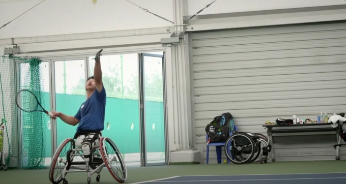 우리나라 휠체어 테니스의 간판, 세계 랭킹 16위 임호원 선수의 멋진 서브./사진=대한장애인체육회