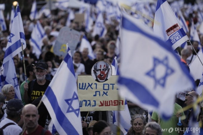 이스라엘 주요 도시에서 총리 퇴진, 조기 총선 등을 요구하는 반정부 시위가 이어지고 있다. /AP=뉴시스