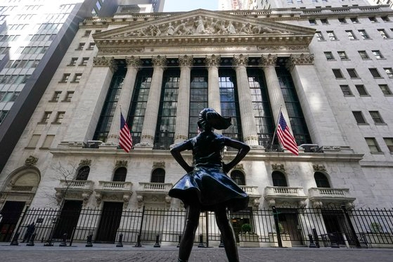  뉴욕 월가의 명물인 '두려움 없는 소녀상'을 설치해 주목받았던 미 금융사 스테이트 스트리트는 지난 2021년 뉴욕 사무실 철수 결정을 내렸다. /AP=뉴시스