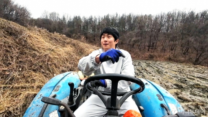 농협 유튜브 프로젝트인 '농부왕 기안84'는 앞으로 1년간 경기도 안성에서 농부로 변신한 기안84의 모습을 소개한다.