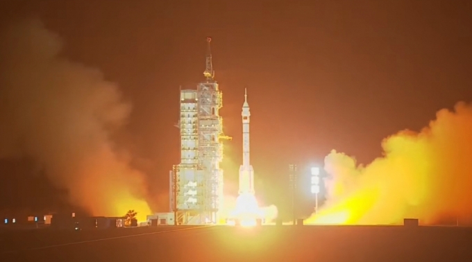  중국의 유인우주선 선저우 18호의 발사모습/사진=주취안 위성발사센터 유튜브