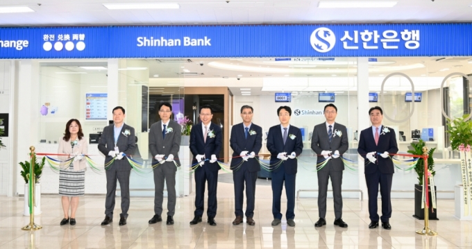 "진짜 엔데믹"...한국공항공사, 4년 만에 김포공항 국제선 은행 운영
