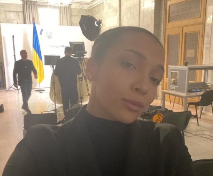 우크라이나 외무부 인공지능(AI) 대변인 모델이 된 가수 겸 인플루어서 로잘리에 놈브레 /사진=놈브레 인스타그램