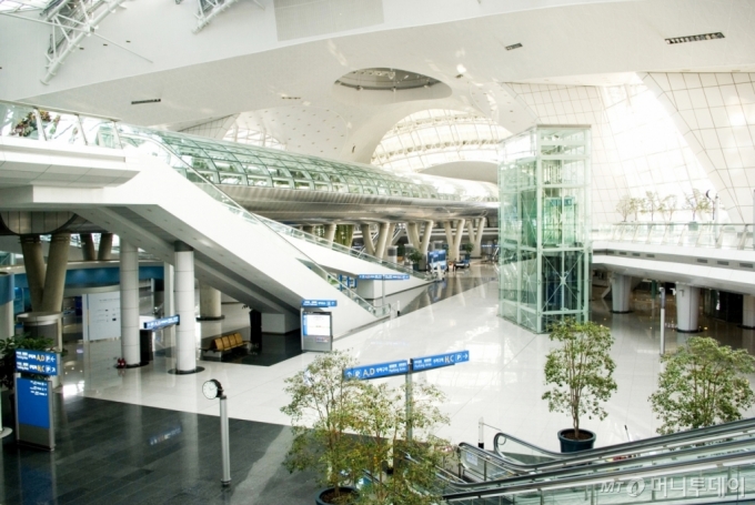현대L&C의 인테리어 마감재를 시공한 인천국제공항 내부 모습./사진제공=현대L&C.