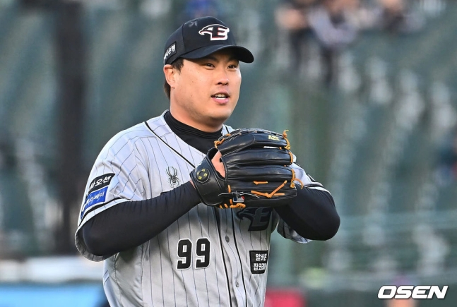 한화 류현진이 8일 사직 롯데전에서 경기에 나서고 있다. 