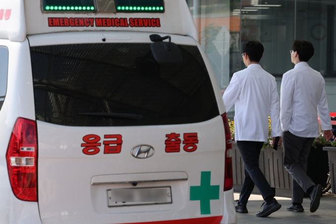 서울 시내 대형병원에서 의료진이 이동하는 모습. 기사와 직접적인 관련 없습니다. /사진=뉴스1