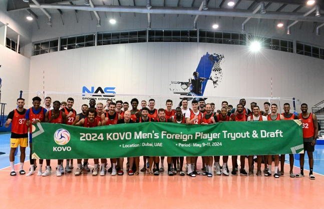 2024 KOVO 남자부 외국인선수 트라이아웃 참가 선수 단체사진. /사진=한국배구연맹 제공