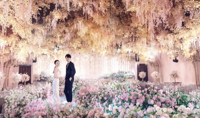 "비싸보이네." 중국 한 웨딩업체의 결혼식 홍보사진./사진=웨딩업체 홈페이지 캡쳐