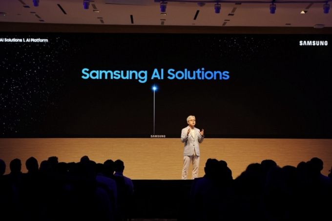 12일(현지시간) 미국 실리콘밸리에서 열린 '삼성 파운드리 포럼 2024(Samsung Foundry Forum 2024)'에서 삼성전자 파운드리 사업부장 최시영 사장이 기조연설을 하고 있다. /사진제공=삼성전자