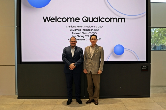 미국 새너제이 소재 삼성전자 DSA에서 이재용 삼성전자 회장(오른쪽)이 크리스티아노 아몬 퀄컴 CEO와 만났다./사진=삼성전자